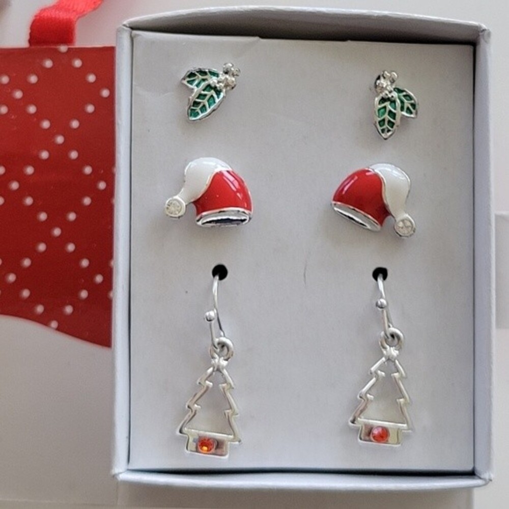 Avon | Tis The Season Earrings in Ornament Gift Box Red